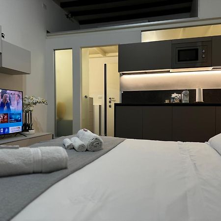 Апартаменти Regina Milano In Corso Lodi - Sky Tv, Wifi E Breakfast Box Екстер'єр фото